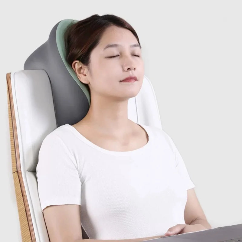 U-shaped portable travel pillow, memory foam sleep aid, used for napping in airplanes and cars, ergonomic head support pillow.
