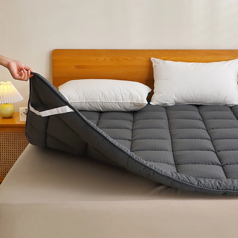 152x203cm 160x200cm 180x200cm Quilted Mattress Pad with Lacing